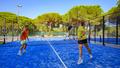 Chez Belambra, les terrains de padel fonctionnent en continu de 7 h à 23 h, portés par un engouement croissant des vacanciers.