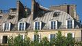 Dans le cas analysé par la Cour de cassation, la chambre de service ne forme pas un lot autonome et fait partie, selon le règlement de copropriété, d’un seul lot avec l’appartement.