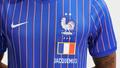 À peine sorti, le maillot de l’Équipe de France issu de la collaboration Nike x Jacquemus fait un carton