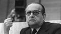 Photo datée 12 mai 1976 de l'écrivain André Malraux (1901-1976) exposant sa thèse sur la liberté à une commission de travail au palais Bourbon à Paris.