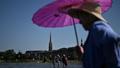 Ce mercredi, à Bordeaux, le mercure atteindra 42°C : pour un mois de juin, c’est autant que la moyenne des maximales à Ryad, en Arabie saoudite.