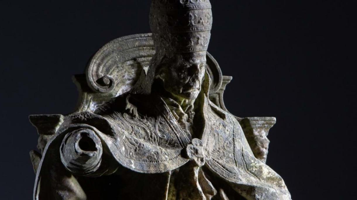 Retrouvée dans une décharge, une statue du XVIIIe siècle de l’un des maîtres romains du baroque