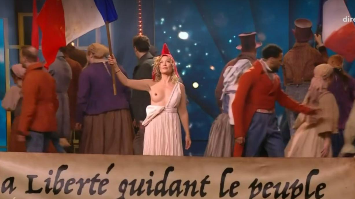 Molières 2025 : Caroline Vigneaux apparaît sein nu et interpelle Rachida Dati