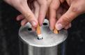 Hausse des prix, interdiction dans de nouveaux lieux publics, mesures contre le vapotage: forces et faiblesses du nouveau plan anti-tabac