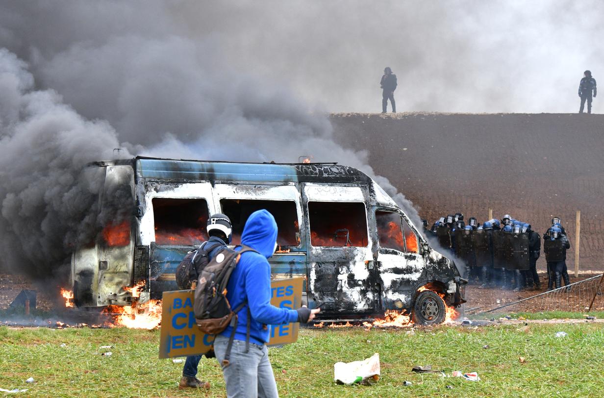 Méga Bassines à Sainte Soline Retour En Images Sur Les Affrontements Qui Ont Viré Au Chaos 9378