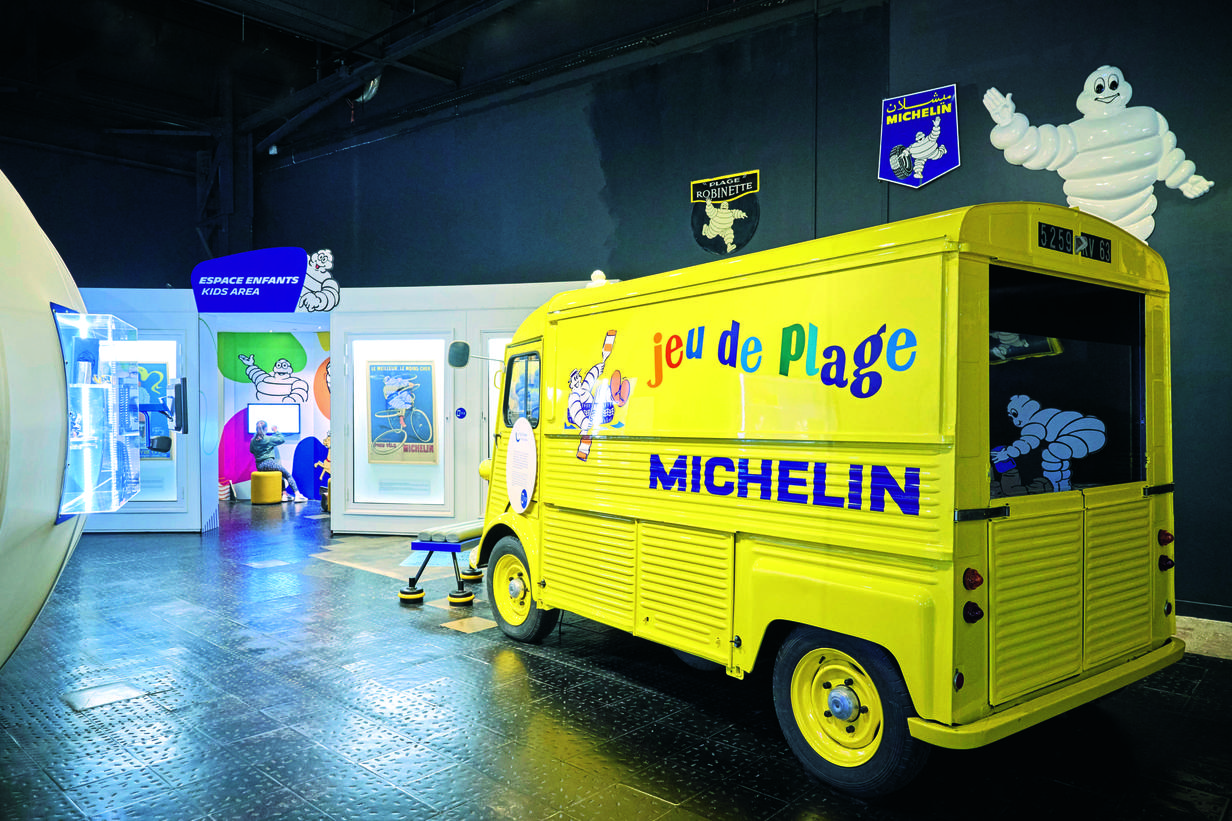 Pneu Michelin 73 ; Clermont - Ferrand - Lyon Carte A 1 / 2000 000 - 1