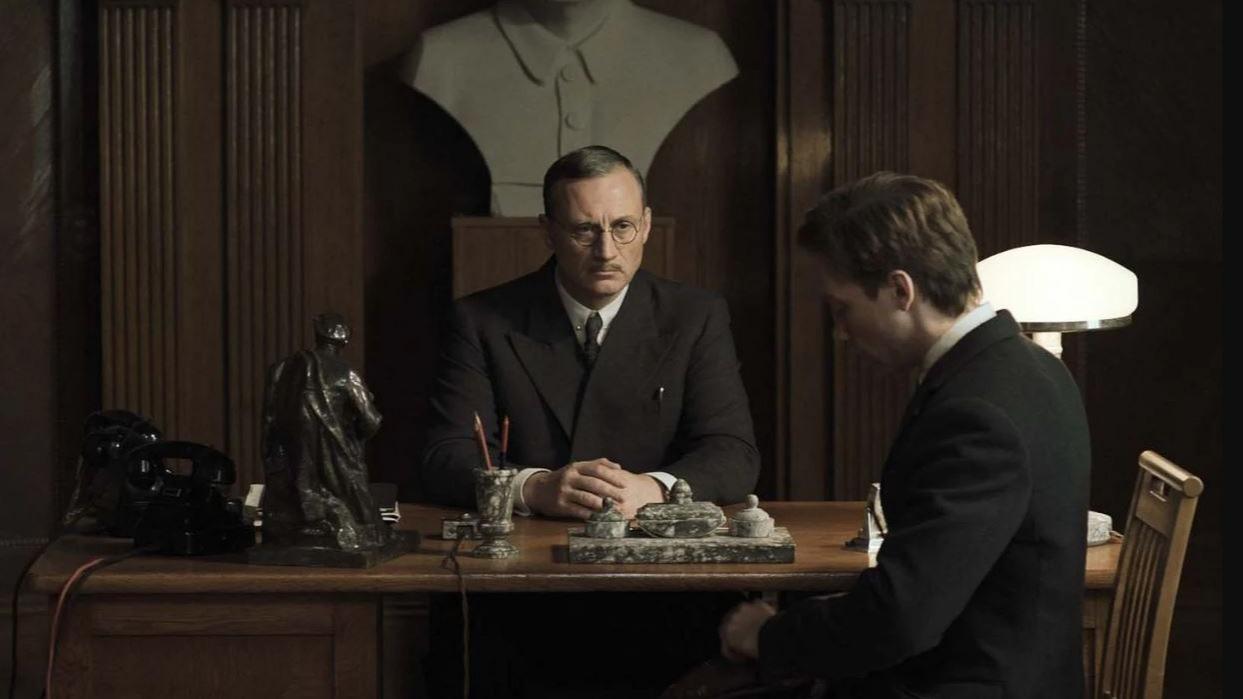 Notre critique de Deux procureurs, un parcours kafkaïen dans les purges staliniennes