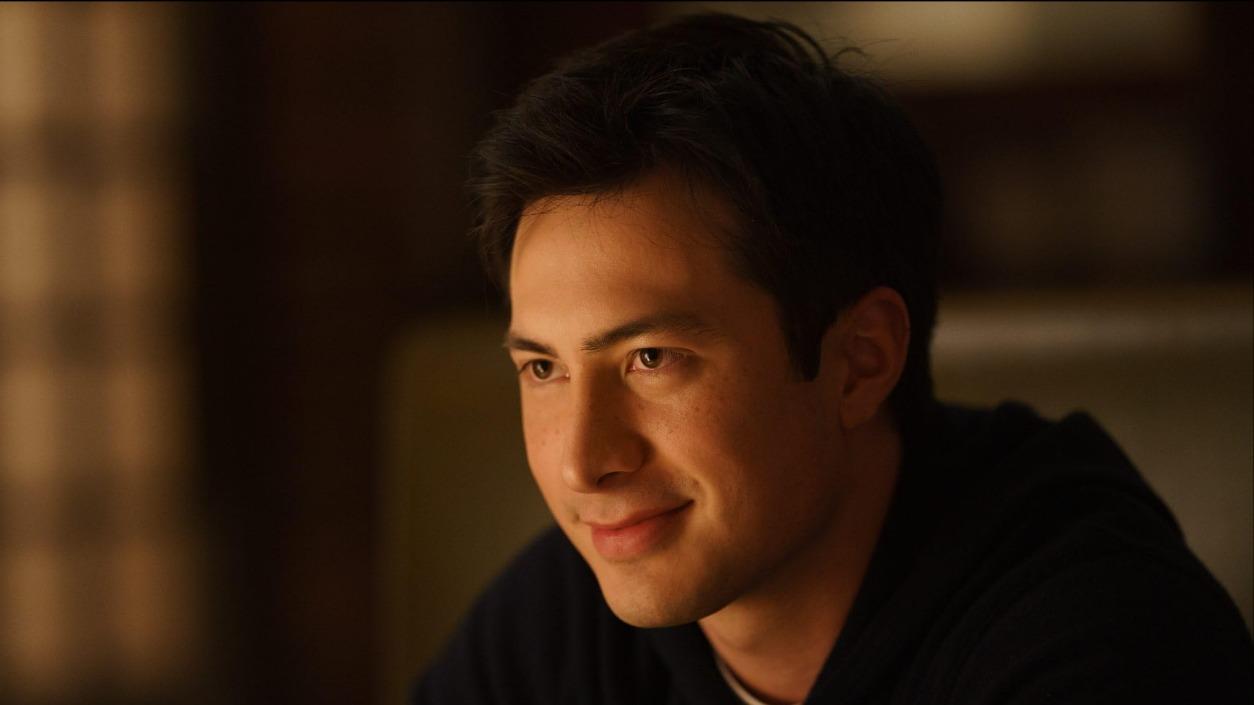 Hudson Williams, l'acteur récompensé du prix du meilleur acteur aux Canadian Screen Awards pour Heated Rivalry — Séries TV