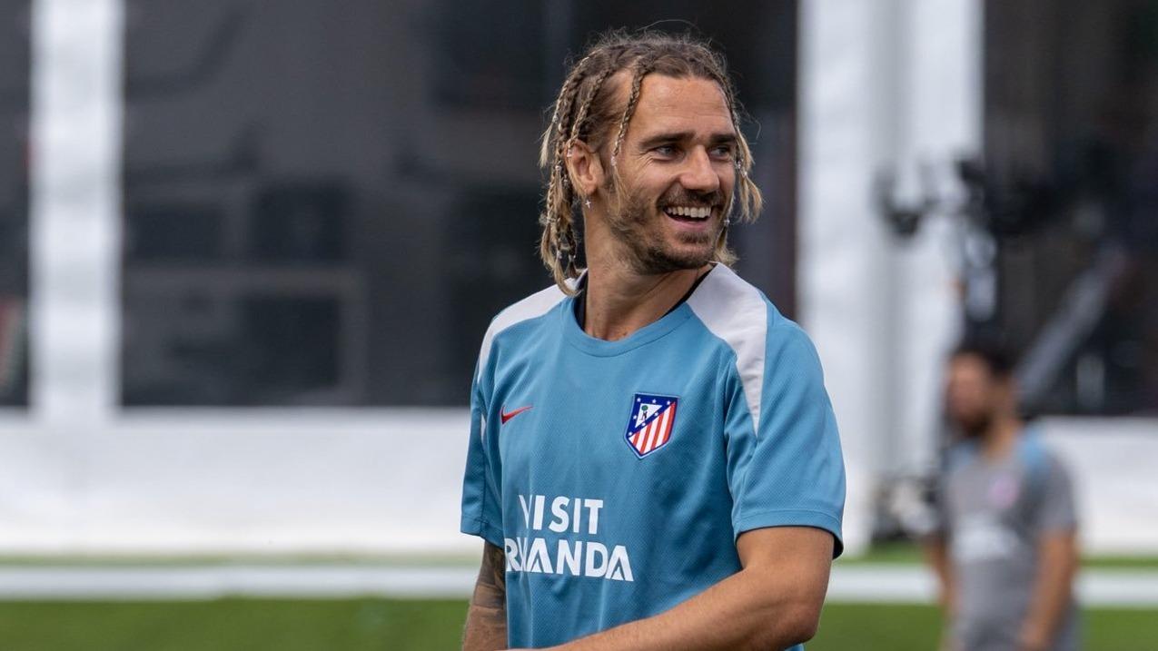 Foot : en images, Antoine Griezmann change encore de coupe de cheveux