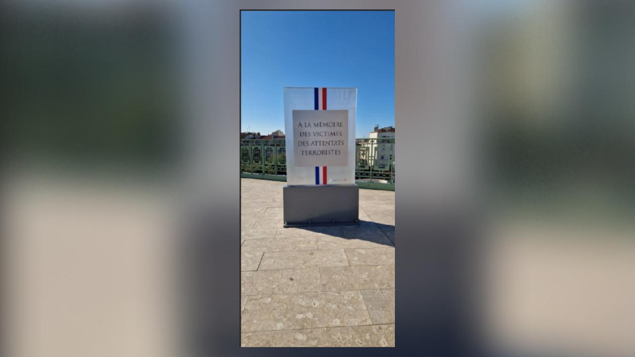 Marseille : une nouvelle stèle installée gare Saint Charles pour rendre hommage aux victimes d’attentats