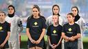 Le 2 mars dernier en Australie, la capitaine de l’équipe iranienne de Football Zahra Ghanbari (à gauche) et ses coéquipières ont refusé de chanter l’hymne national.