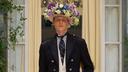 La sophistication d’un costume porté avec des tennis et des fleurs pour la collection Polo Ralph Lauren printemps-été 2027.