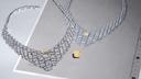 Collier en or blanc pavé de 455 diamants blancs, avec sa future pierre de centre, un diamant jaune de 10 carats prêt à être serti.