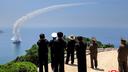 Le dirigeant nord-coréen Kim Jong-un assiste à une évaluation des systèmes de combat du destroyer Kang Kon, récemment mis en service, le 3 juillet 2026.