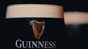 La Guinness est une célèbre bière brune irlandaise de type stout créée à Dublin en 1759 par Arthur Guinness.