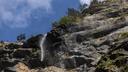 Cette photo montre le très faible débit de la cascade d’Arpenaz, à Sallanches, dans le centre-est de la France, le 12 août 2026. Avec ses 270 mètres de hauteur, la cascade d’Arpenaz est la plus haute des Alpes françaises.