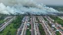 Cette photo aérienne prise le 19 juillet 2026 montre de la fumée s’élevant d’un incendie de forêt, en Indonésie.