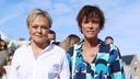 À La Rochelle, Muriel Robin replonge dans son douloureux passé : sa femme Anne Le Nen à ses côtés, c’est elle qui l’a sauvée de l’addiction