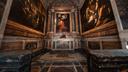 Ce projet fait suite Ă la restauration de cette Ă©glise baroque, lâune des plus belles de Rome, cĂ©lĂšbre pour ses trois Caravage.