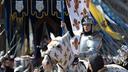 Le 20 mars 2016, le Puy du Fou célébrait en fanfare l’arrivée au parc d’un anneau médiéval présenté comme ayant appartenu à Jeanne d’Arc.