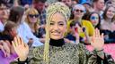 Monroe chante pour le pape Léon XIV au Stade de France : famille croyante, tournée des églises… Quel est son rapport à la religion ?