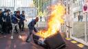 Le maire de Saint-Denis, Bally Bagayoko, protège l’entrée du lycée Paul-Éluard en décalant un canapé en feu, le 29 septembre.