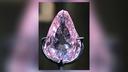 Ces neuf carats dâun rose que la science nâexplique toujours pas avaient Ă©tĂ© volĂ©s en 1926 et retrouvĂ©s dans des conditions rocambolesques. Depuis, ils demeuraient dans un coffre.