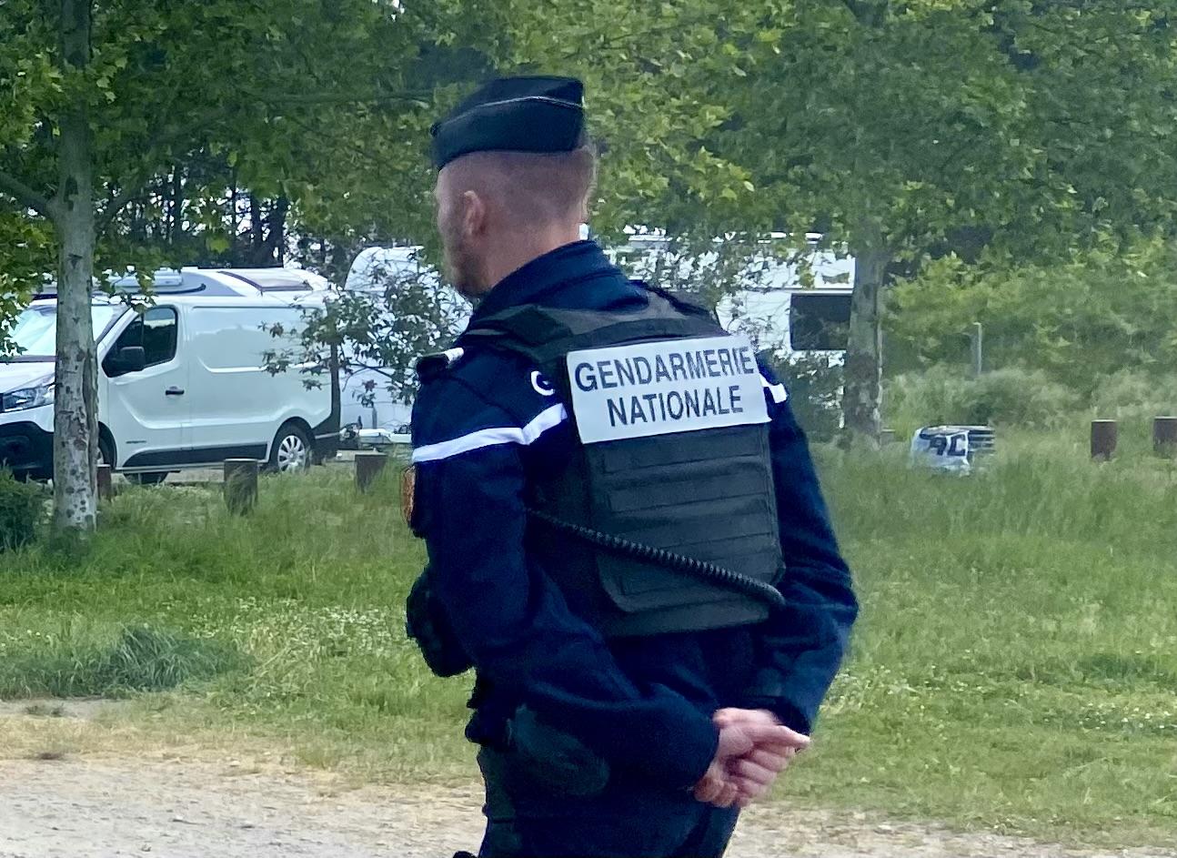 En Gironde, un homme écroué après avoir jeté de la soude sur sa compagne