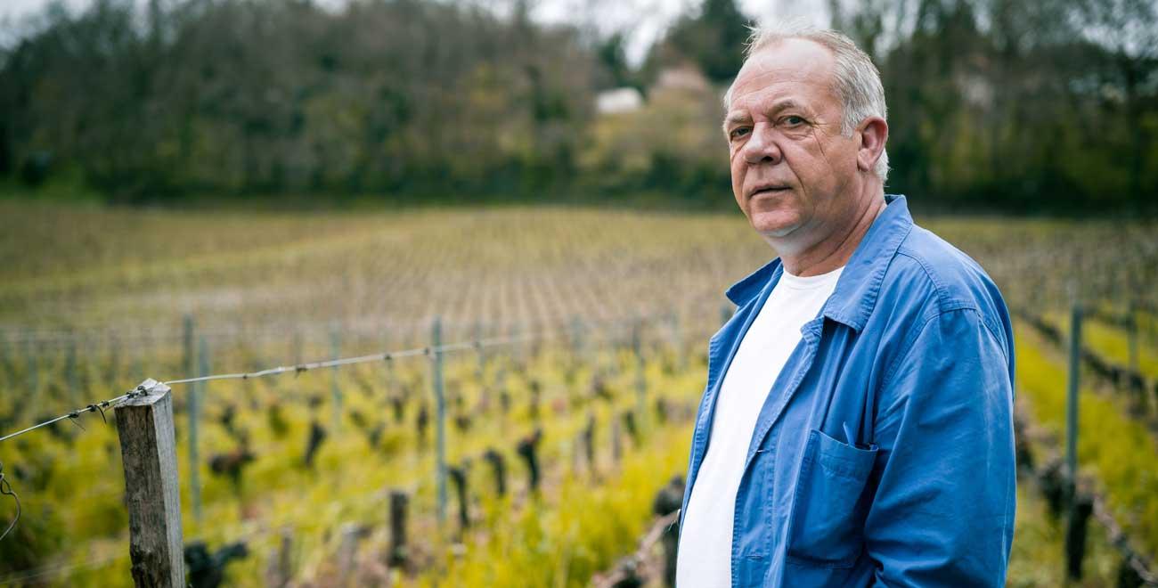 «60 % des propriétés sont dans le rouge, un grand nombre de châteaux sont en vente» : le témoignage de Stéphane Derenoncourt, figure majeure du vin à Bordeaux