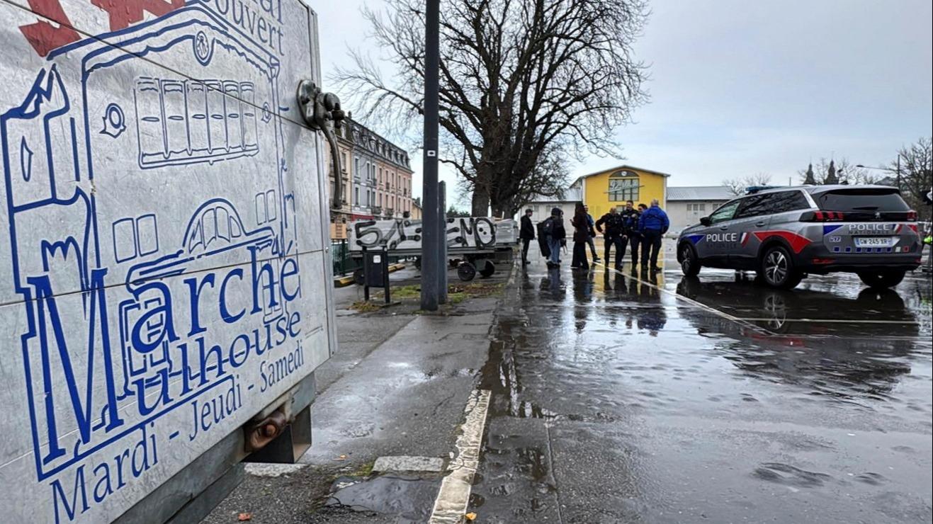 Attentat de Mulhouse: le gouvernement souhaite un suivi psychiatrique des personnes fichées pour radicalisation