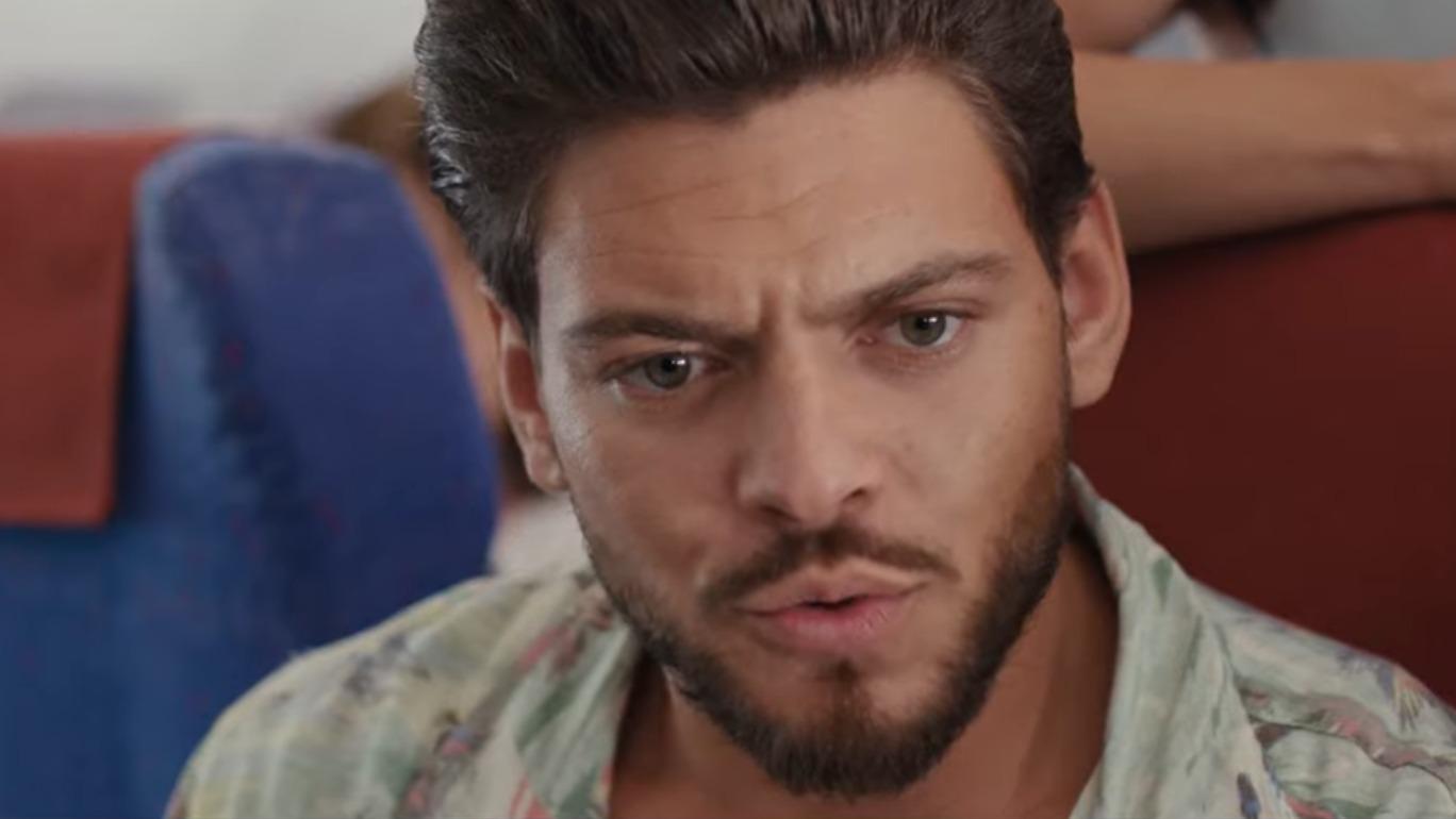 Rayane Bensetti révèle avoir tourné tout un film avec un bandage après un accident — Séries TV
