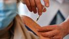 Comment s'organisent les campagnes de vaccination pour les personnes isolées