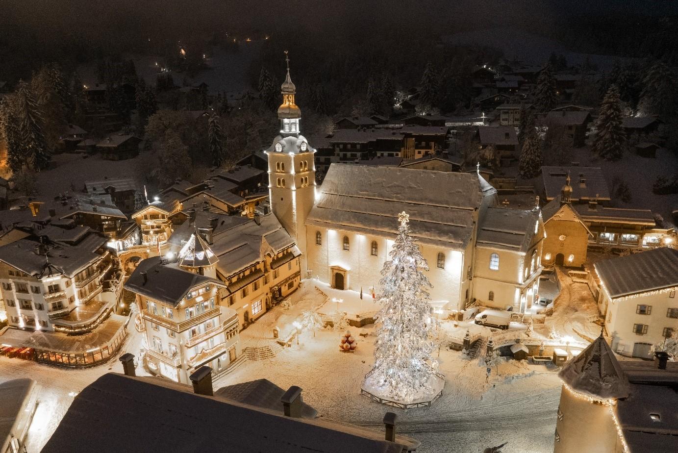 273 arbres sur 20 mètres de haut : le traditionnel sapin de Megève fait sa révolution