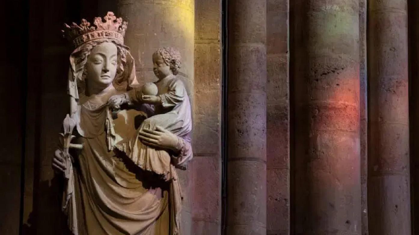 Rescapée de l’incendie, la statue de la Vierge à l’Enfant regagne la cathédrale Notre-Dame