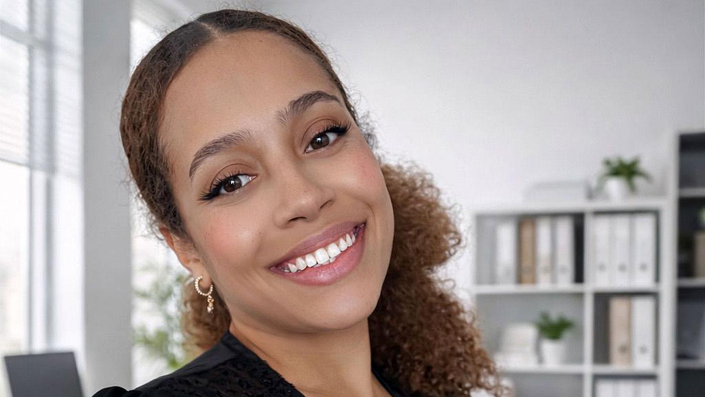 Whitney Marin, gagnante de The Voice, se lance dans l'entrepreneuriat en matière de maternité — People & Médias
