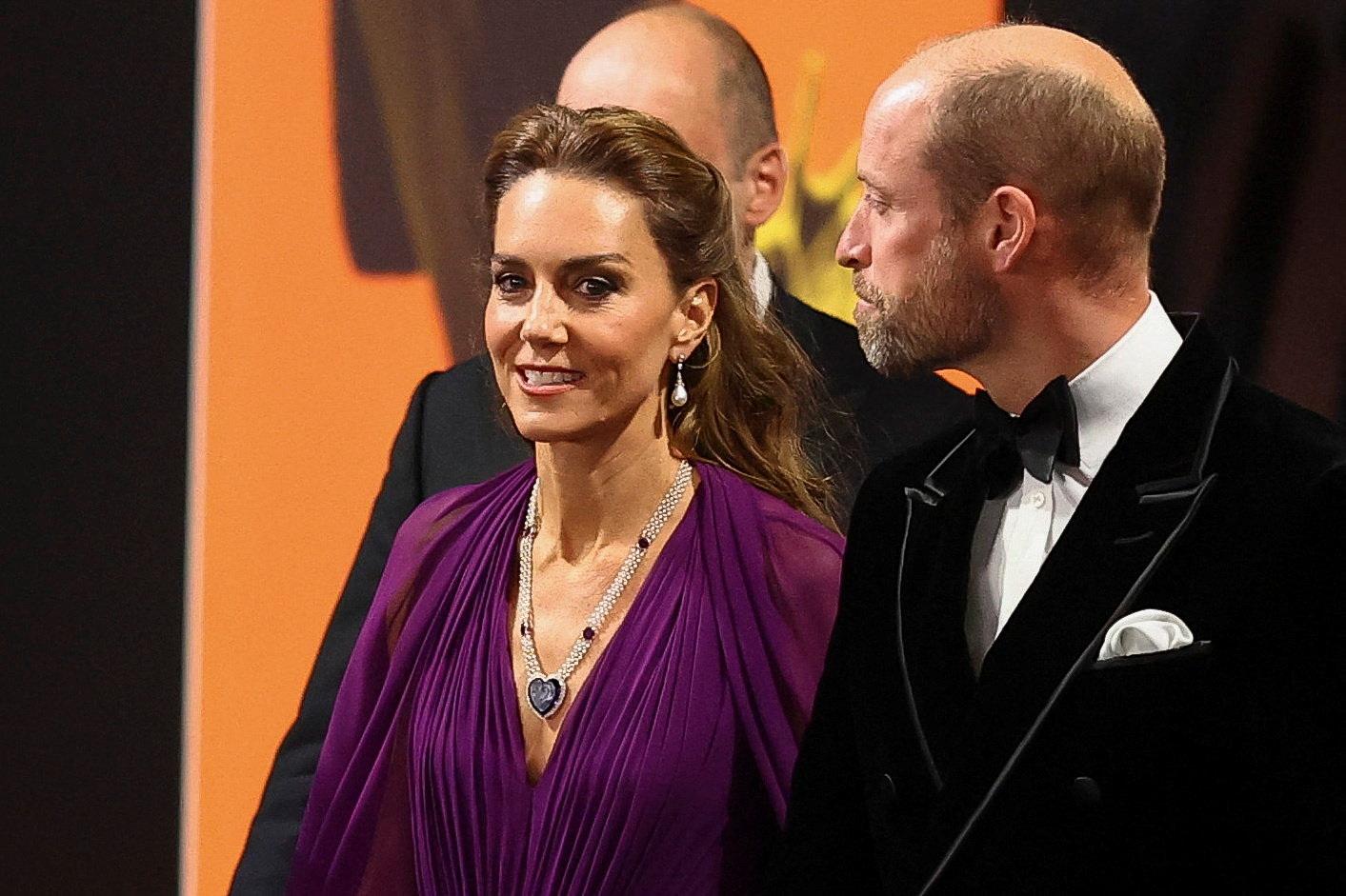 Le spectaculaire collier de Kate Middleton à Londres, porté par plusieurs reines d’Angleterre depuis 1923