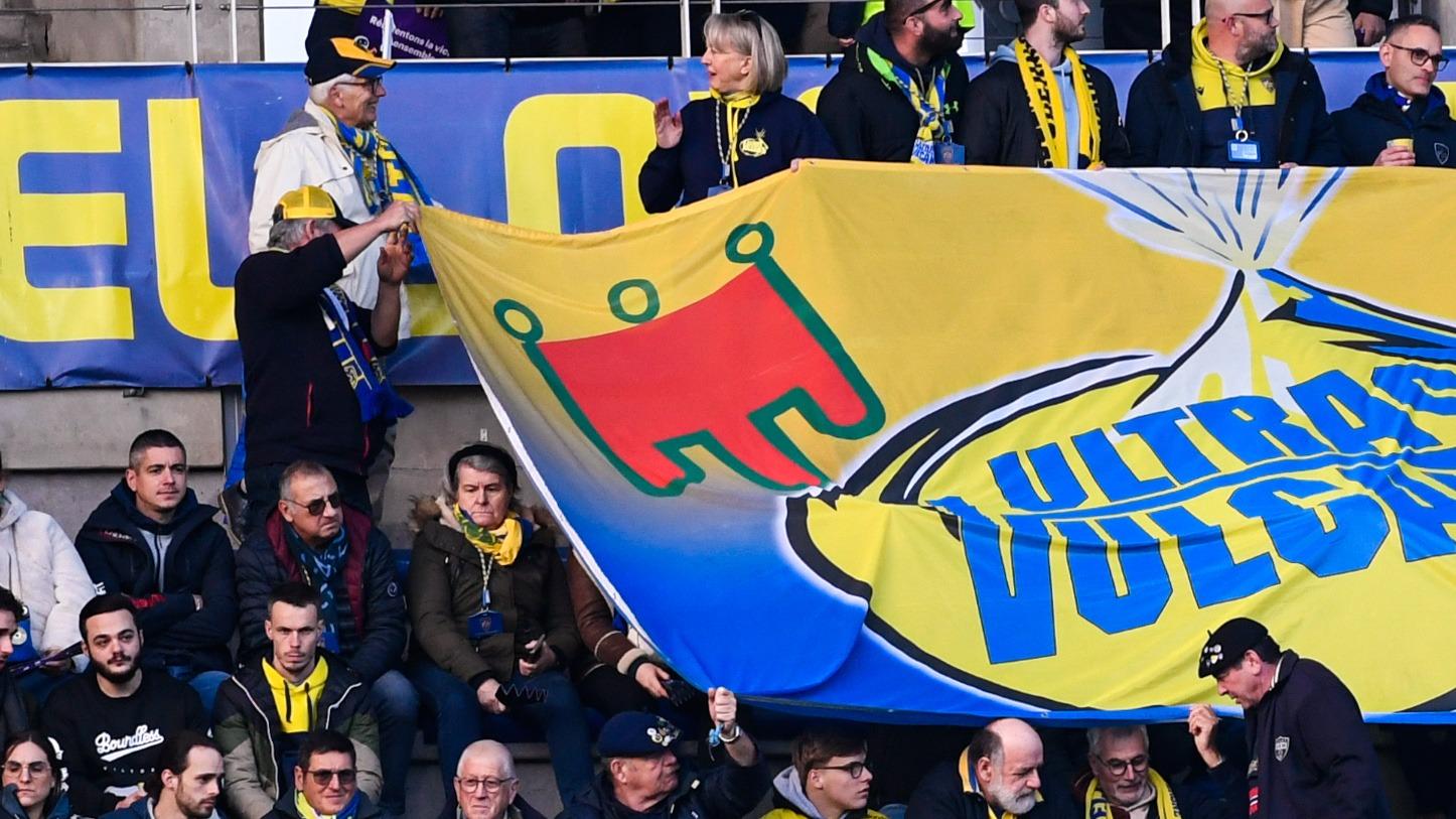 Top 14 : des supporters de Clermont refoulés à Lyon parce que leur drapeau de l’Auvergne ressemble à… un doigt d’honneur