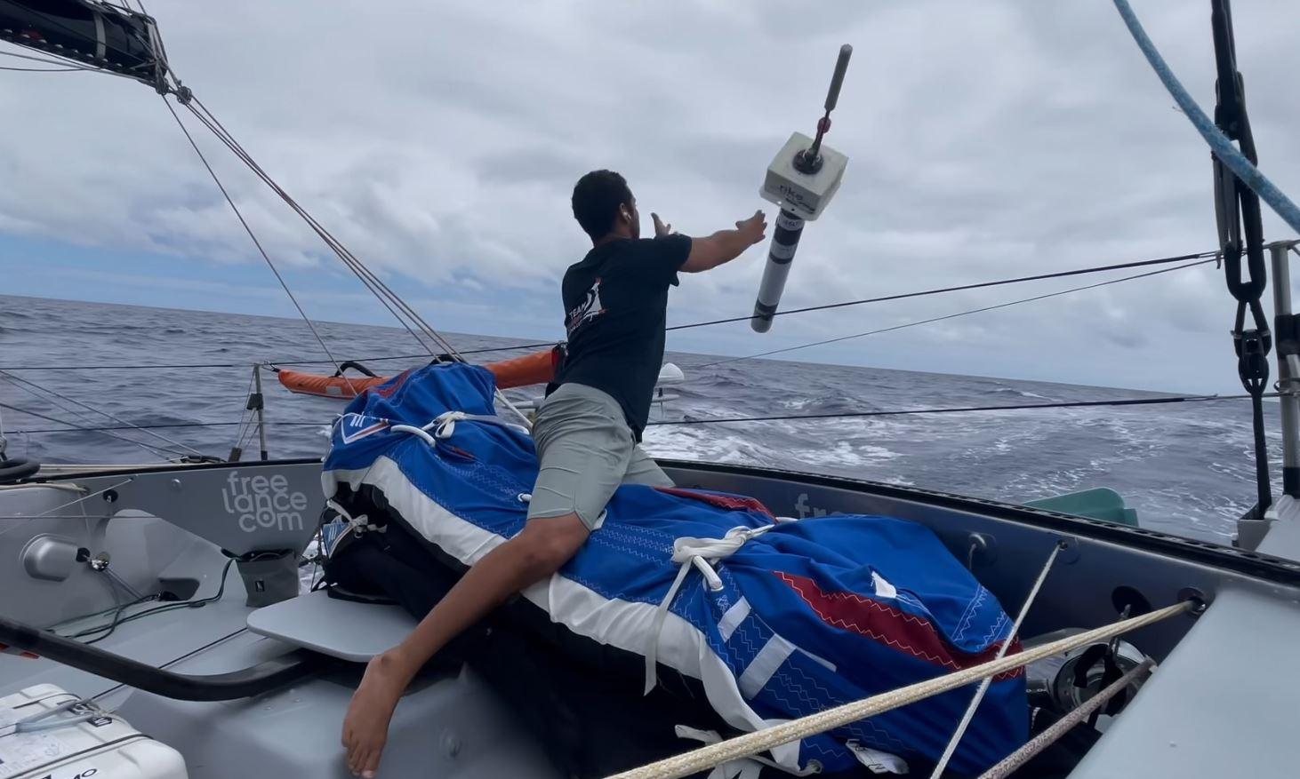 Vendée Globe : à quoi servent ces balises que les navigateurs lâchent dans les mers du Sud ?