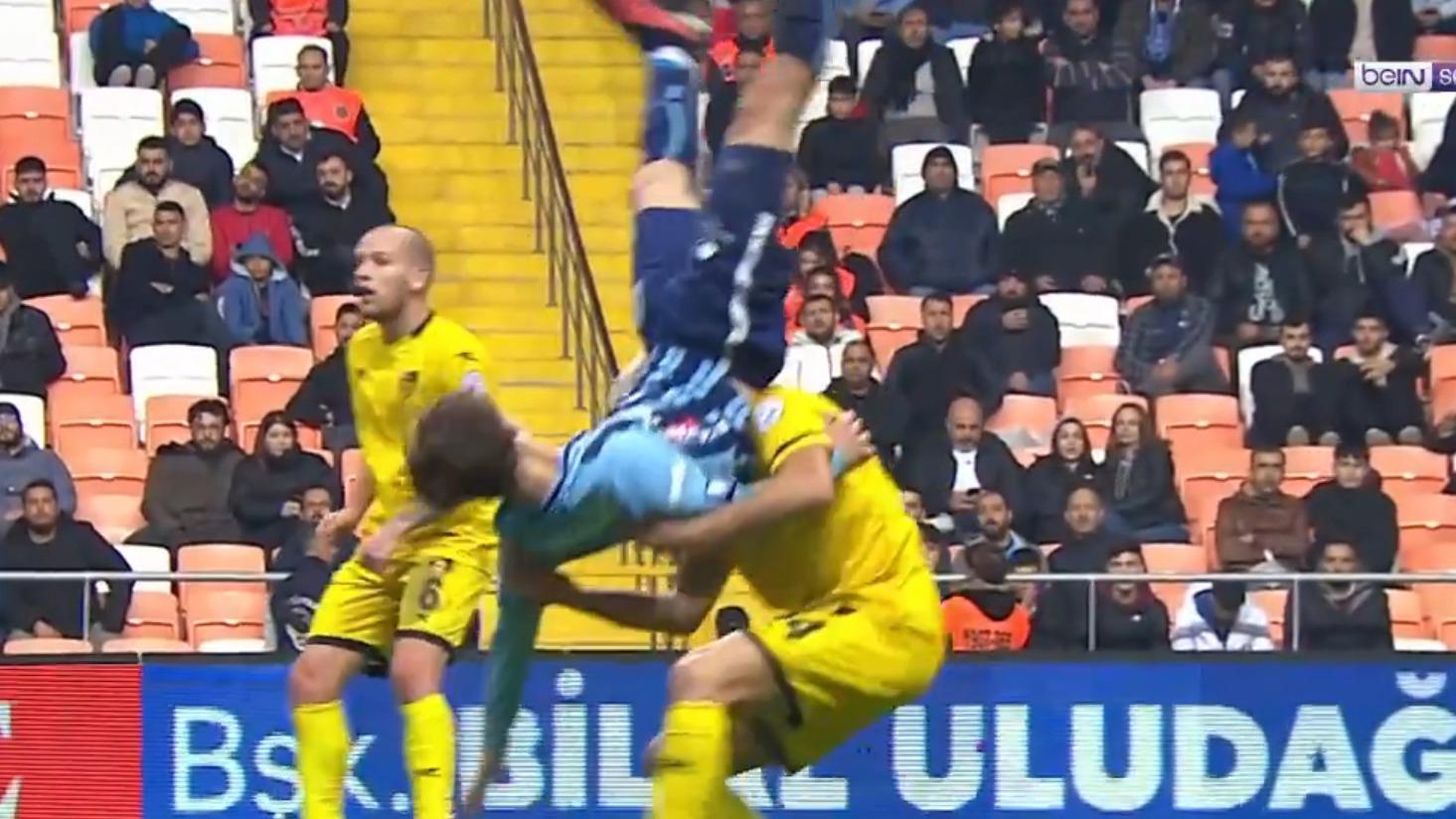 Foot : l'ancien titi parisien Edouard Michut échappe de peu à une chute sur la nuque