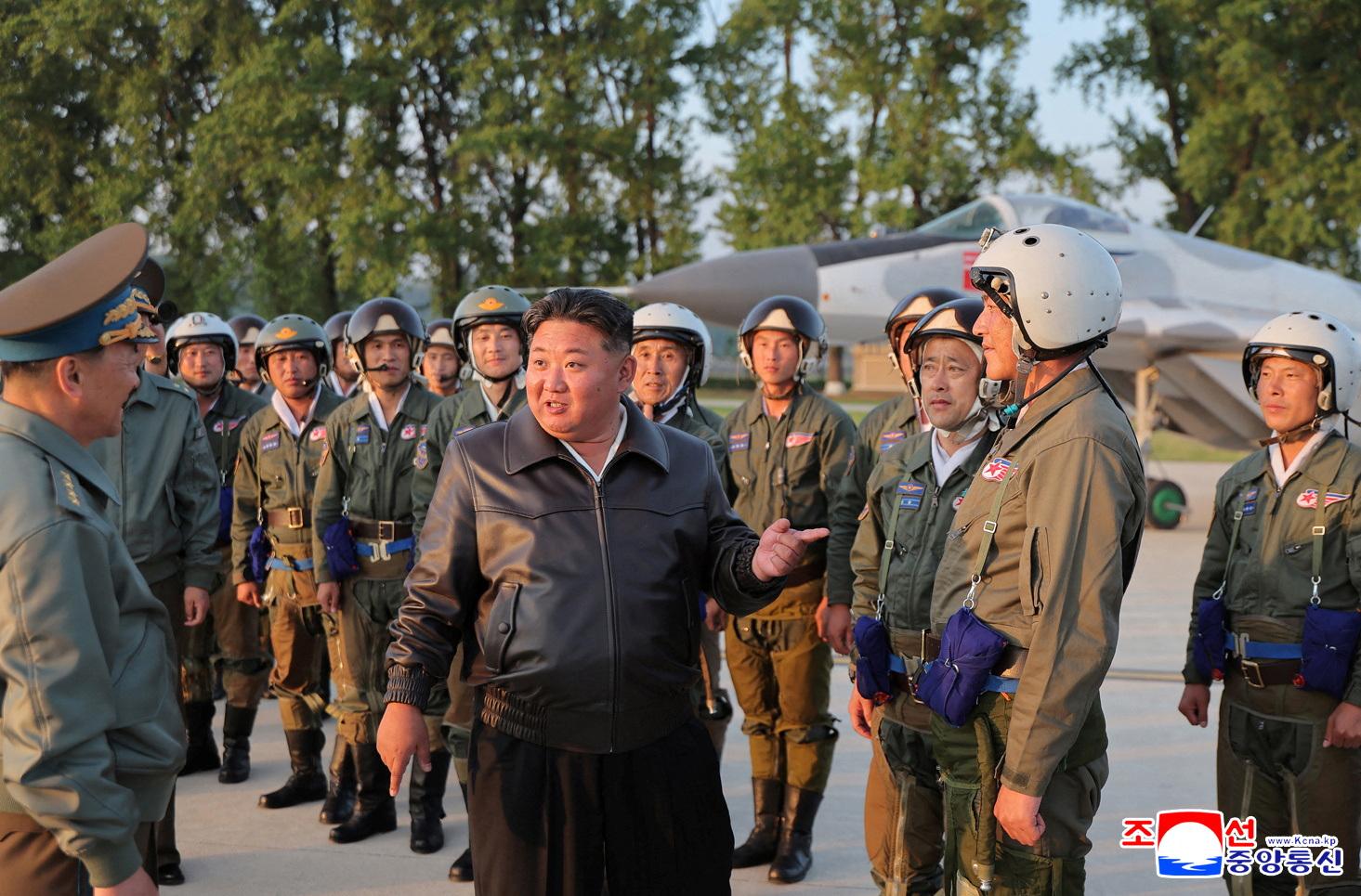 Pyongyang ouvre une enquête sur l'accident d'un navire de guerre à son lancement