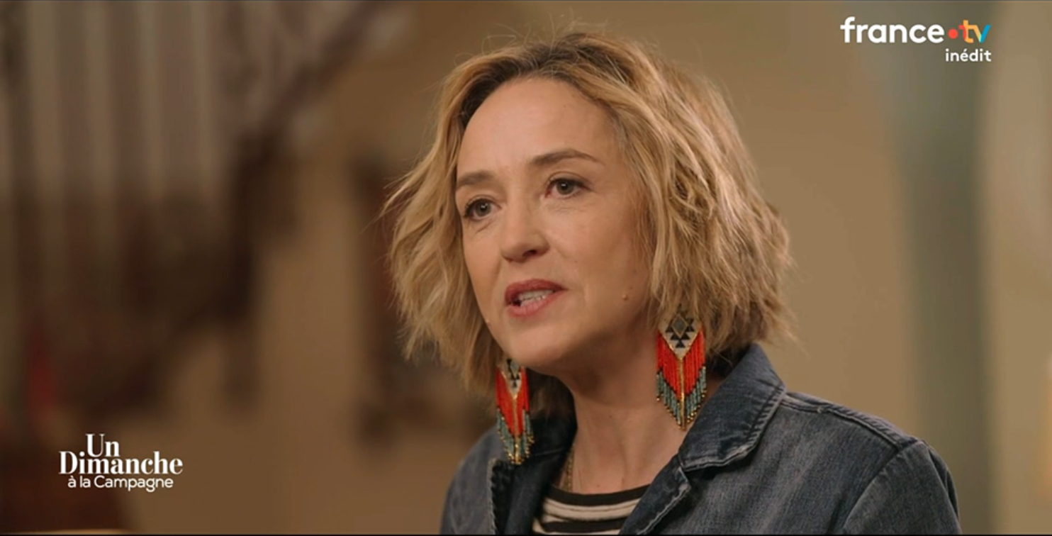Hélène de Fougerolles évoque une période sombre de sa vie lors de son passage dans « Un dimanche à la campagne » — People & Médias