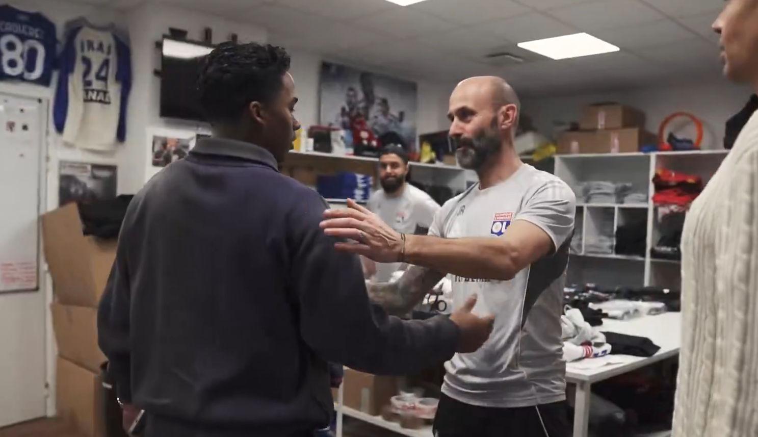 OL : «Merci, enchanté, comment ça va ?», les premières images d’Endrick s’exprimant en français en visitant les installations du club