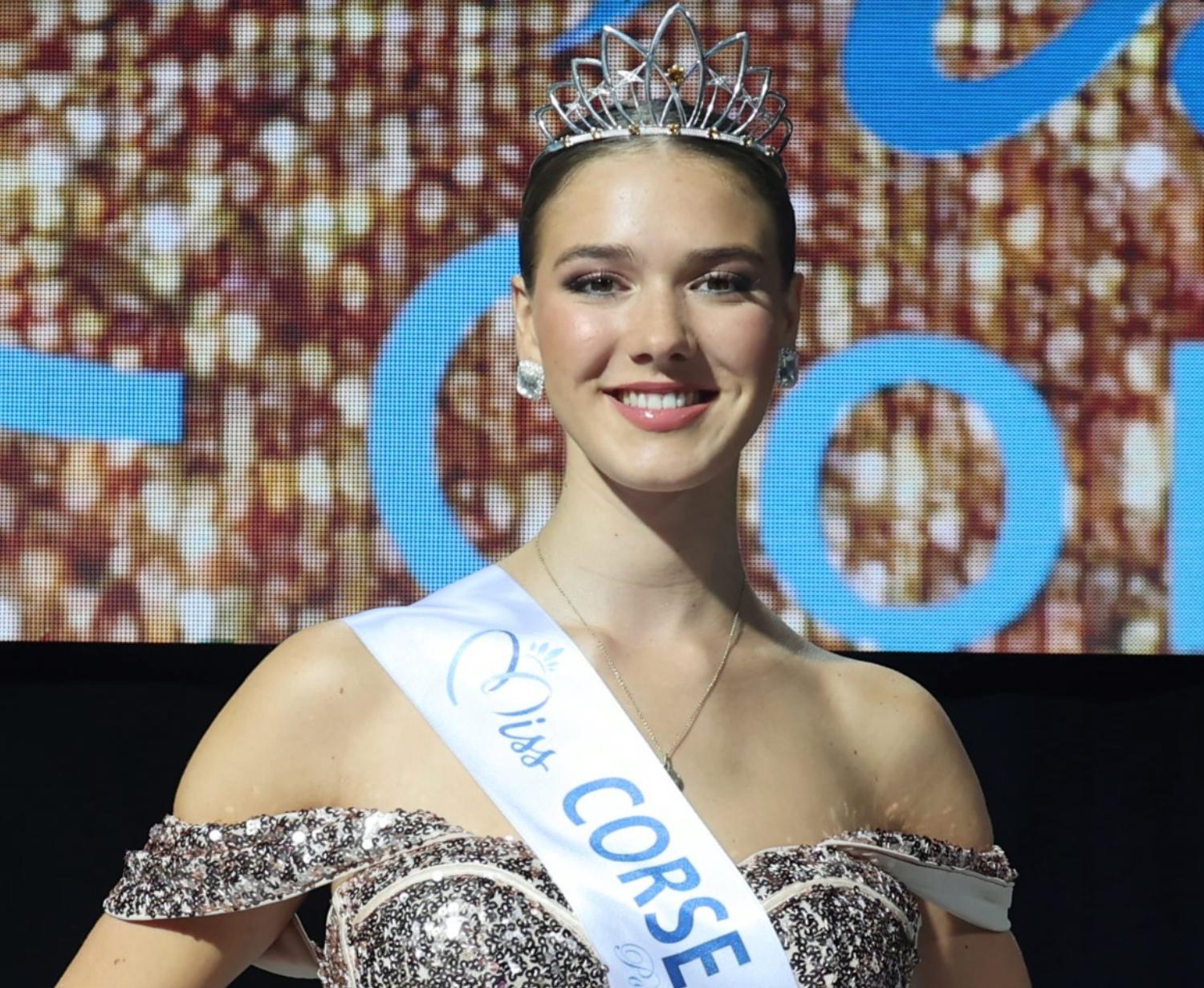 Miss France 2027 : l’hôtesse de l’air Satine Nomary élue Miss Corse