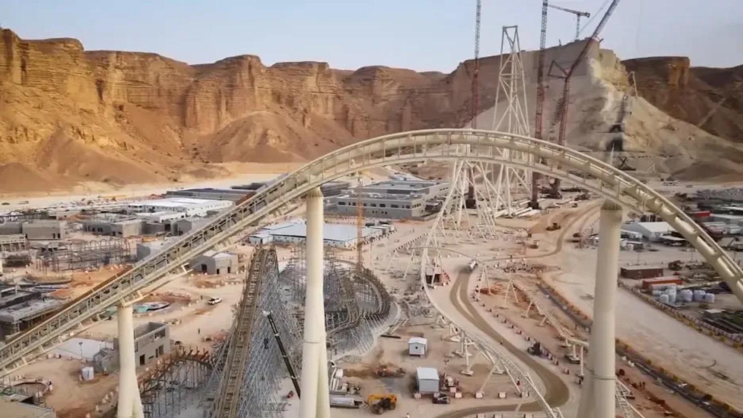 250 km/h, 195 m de haut, 4,3 km de long... L’Arabie saoudite inaugure une montagne russe de tous les records