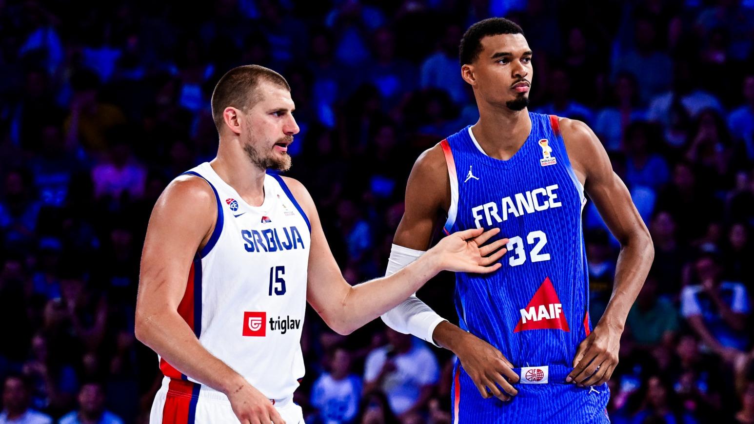 EN DIRECT - France-Serbie : les Bleus de Wembanyama tiennent bon face à un grandiose Jokic, fin de match haletante à Orléans