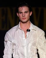 L’influenceur masculiniste Clavicular ouvre la Fashion Week à Paris, comme si de rien n’était