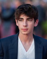 Léon Hesby, le fils de Patrick Bruel, brille lors de la Fête de la musique à Los Angeles