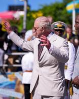 Avez-vous vu le petit déhanché de Charles III, 77 ans, aux Bahamas ?