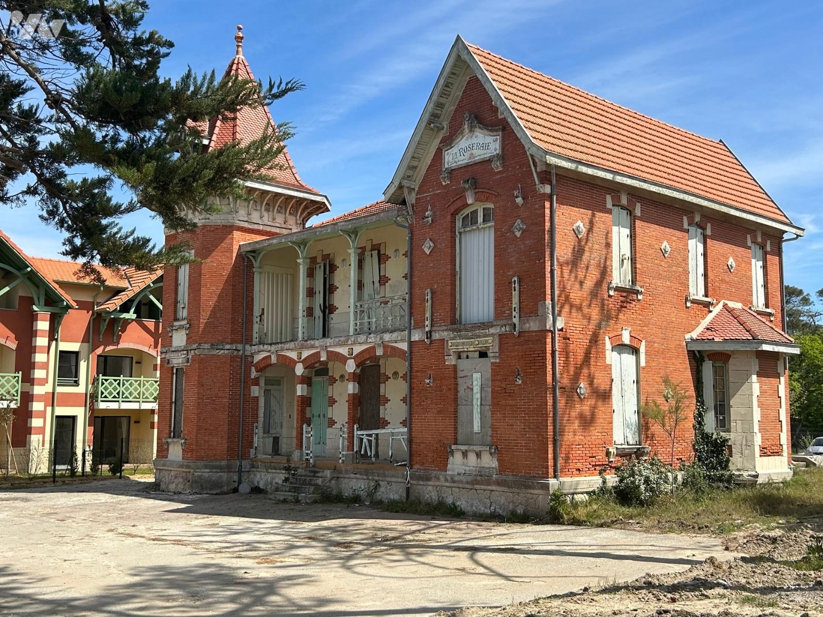 La Roseraie est située à 1 kilomètre du centre de Soulac-sur-Mer (33).