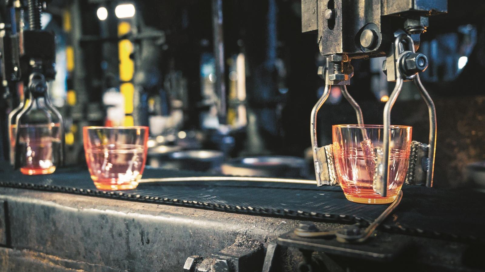 «Il reste de la place dans les placards des Français» : Duralex, l’inusable savoir-faire français